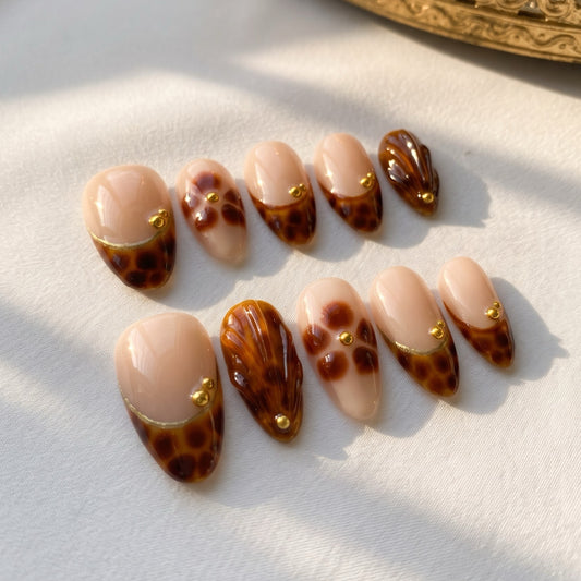 Tortoise Gold | Medium Almond Amber Tortoiseshell & Gold Stud Press-On Nails