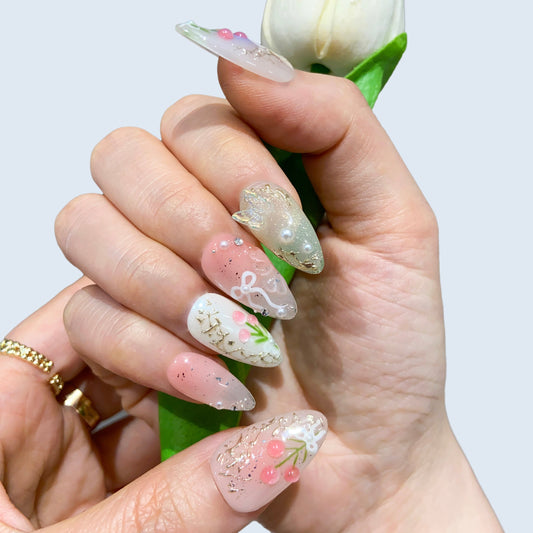 Fairycore iridescent pearl press-on nails on hand | Fairycore nail inspo