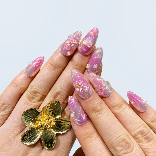 Fairycore iridescent pearl press-on nails on hand | Fairycore nail inspo
