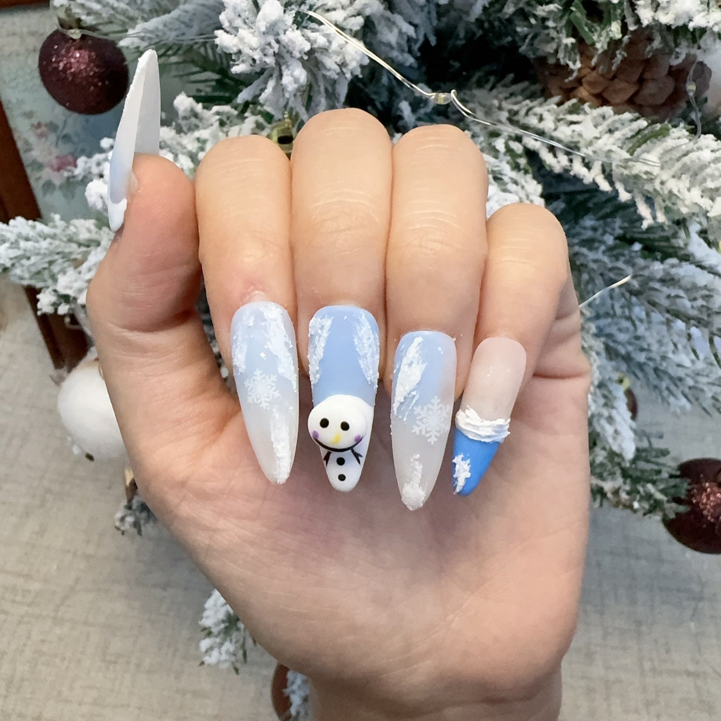 Stiletto snowflake snowman white nail