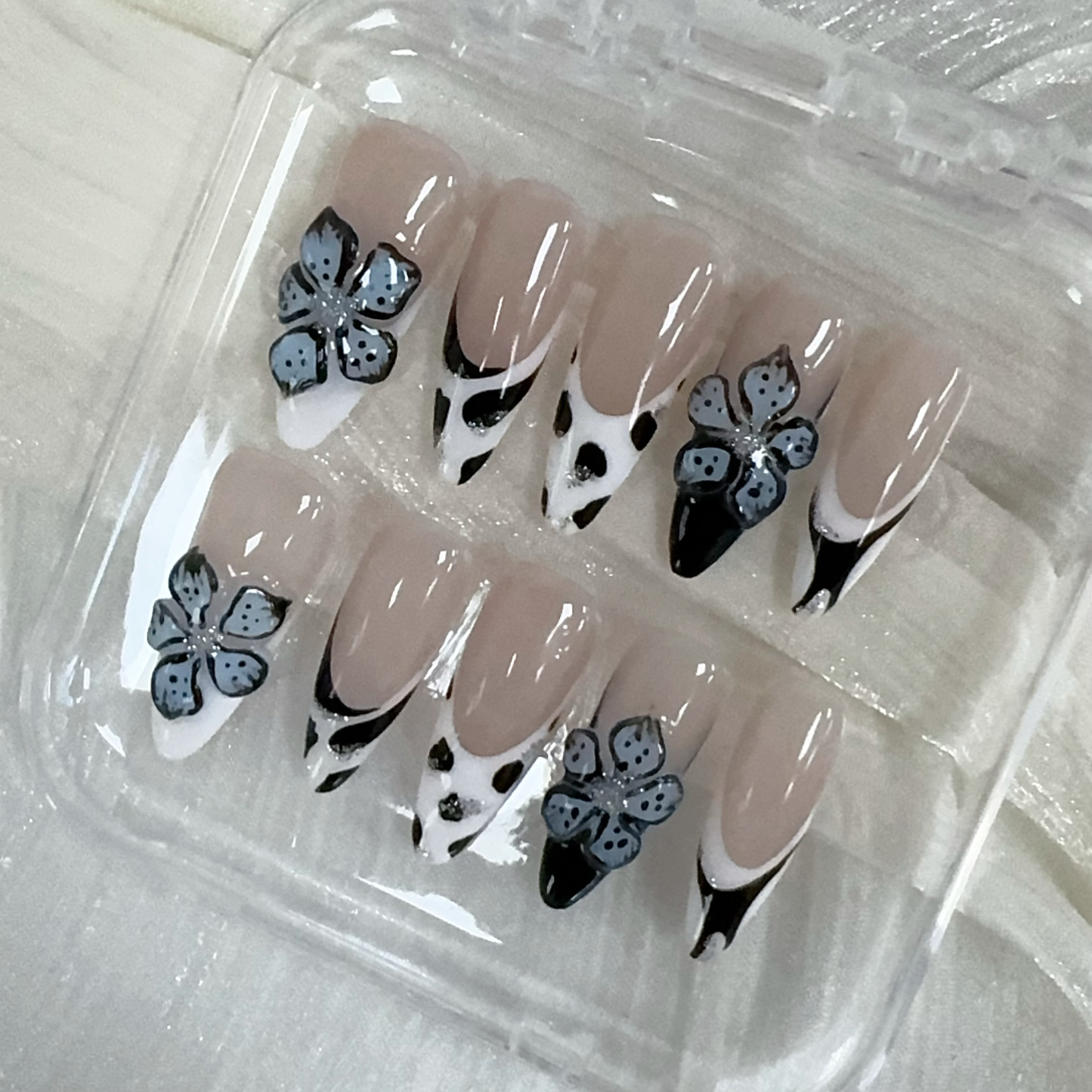 Stiletto French tip 3D flower