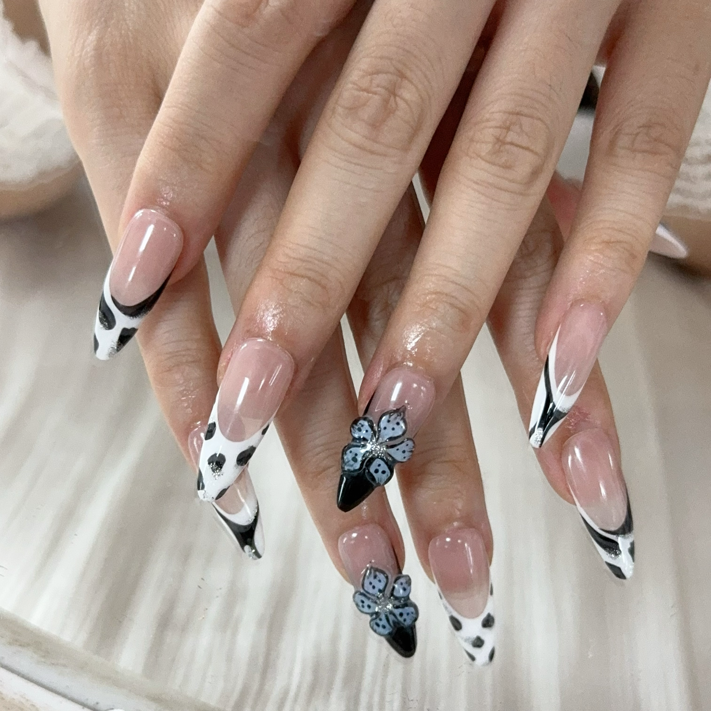 Stiletto French tip 3D flower