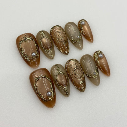 Full 10-piece set of Golden Drift nails with warm amber velvet cat-eye glow