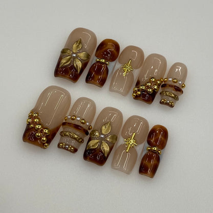 Full 10-piece set display of Mocha Muse amber tortoiseshell square press-on nails