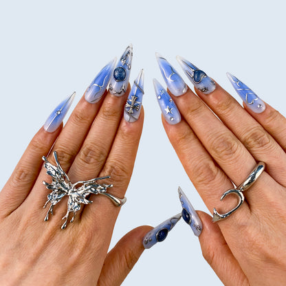 Cloud white and fog blue stiletto fake nails in natural light for winter styling