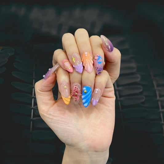 Mermaidcore ocean aqua press-on nails on hand | Mermaidcore nail inspo