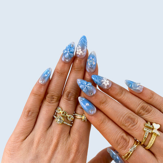 Mermaidcore ocean aqua press-on nails on hand | Mermaidcore nail inspo
