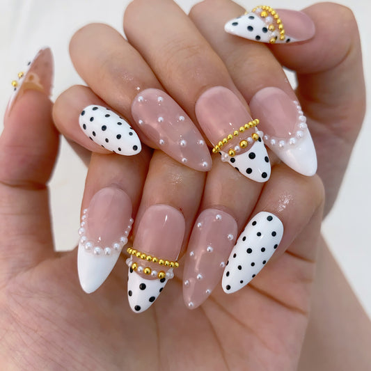 Christmas festive red press-on nails on hand | Christmas nail inspo