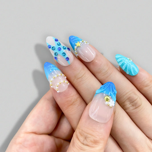 Mermaidcore 3D seashell and pearl press-on nails on hand | Summer coastal nail inspo